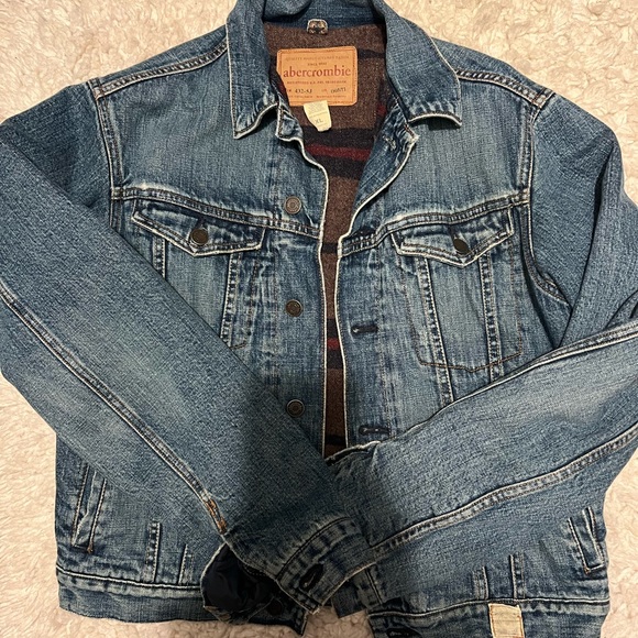 Abercrombie Women’s Jean Jacket - Picture 5 of 6